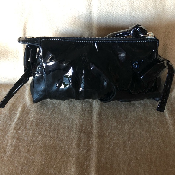Gucci Black Patent Leather Hysteria Clutch - Picture 3 of 7